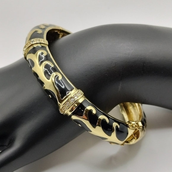Coldwater Creek Enamel Spring Hinged Clasp Gold Black Stackable Bangle Bracelet - Picture 1 of 8
